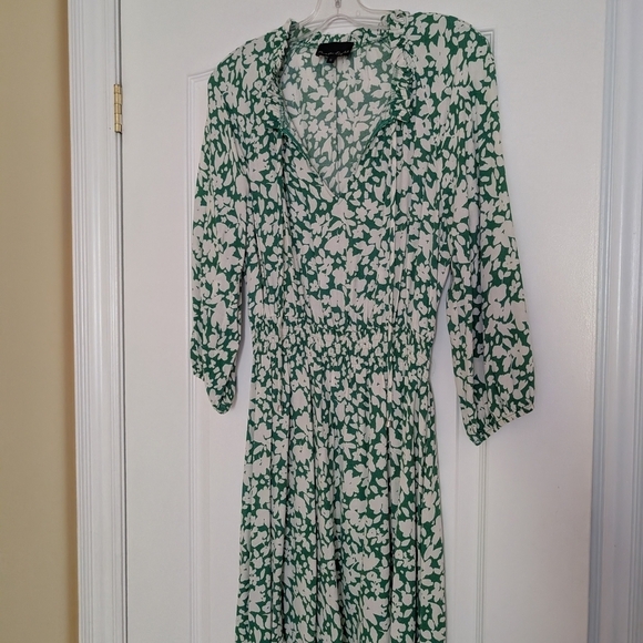 phase eight Dresses & Skirts - Phase Eight UK 10 Us 6 Floral Green and White Dress